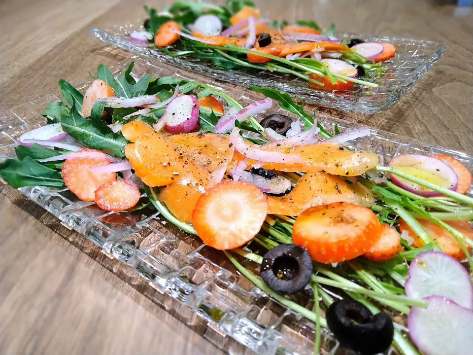 スモークサーモンとセルバチコのサラダ|古尾谷りかこさん