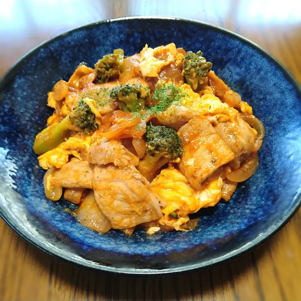 卵とブロッコリー入りポークチャップ🐷🥚🥦|ソコツモノさん