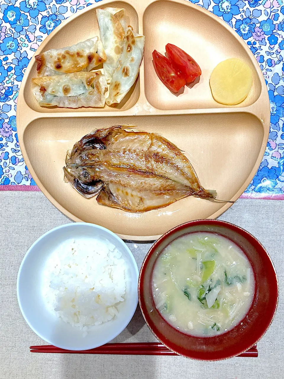 鯵の干物と餃子の皮で青じそ豚包み|おしゃべり献立さん
