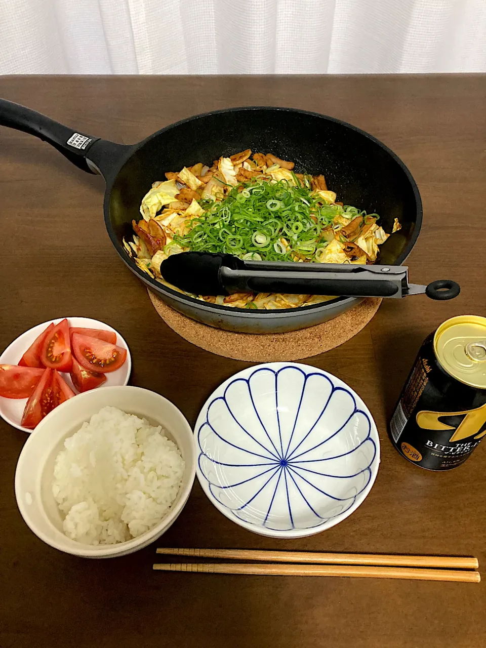 名古屋めし・とんちゃん　きしめんより、味噌煮込みうどんより、味噌おでんより、味噌かつより、手羽先より、何よりも好きな名古屋めしです。普通はキャベツや玉ねぎは入れずに味噌を絡めた豚ホルモンを網で焼くだけですが、栄養バランスを考えて野菜も入れてフライパンで炒めました。|なびさん