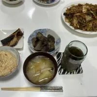 晩御飯☆炊き込みご飯☆トンスーシャー（味付け肉の炒め物）☆揚げなすの煮浸し☆鯖の西京焼き☆みそ汁（キャベツ・大根・しめじ）| Saharaさん
