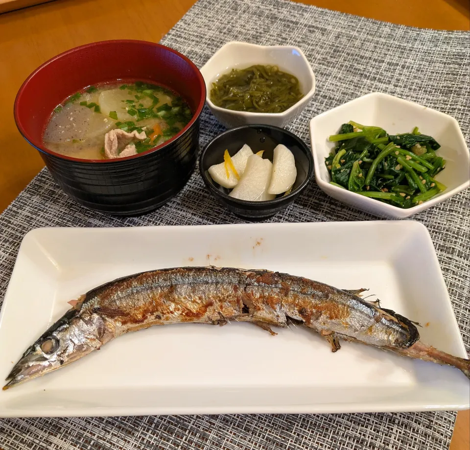 ☆焼き秋刀魚　☆豚汁　☆めかぶ　☆ほうれん草ピーナッツ和え　☆糖しぼり大根|chikakoさん