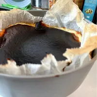 バスク風チーズケーキ(カット前)|DKさん