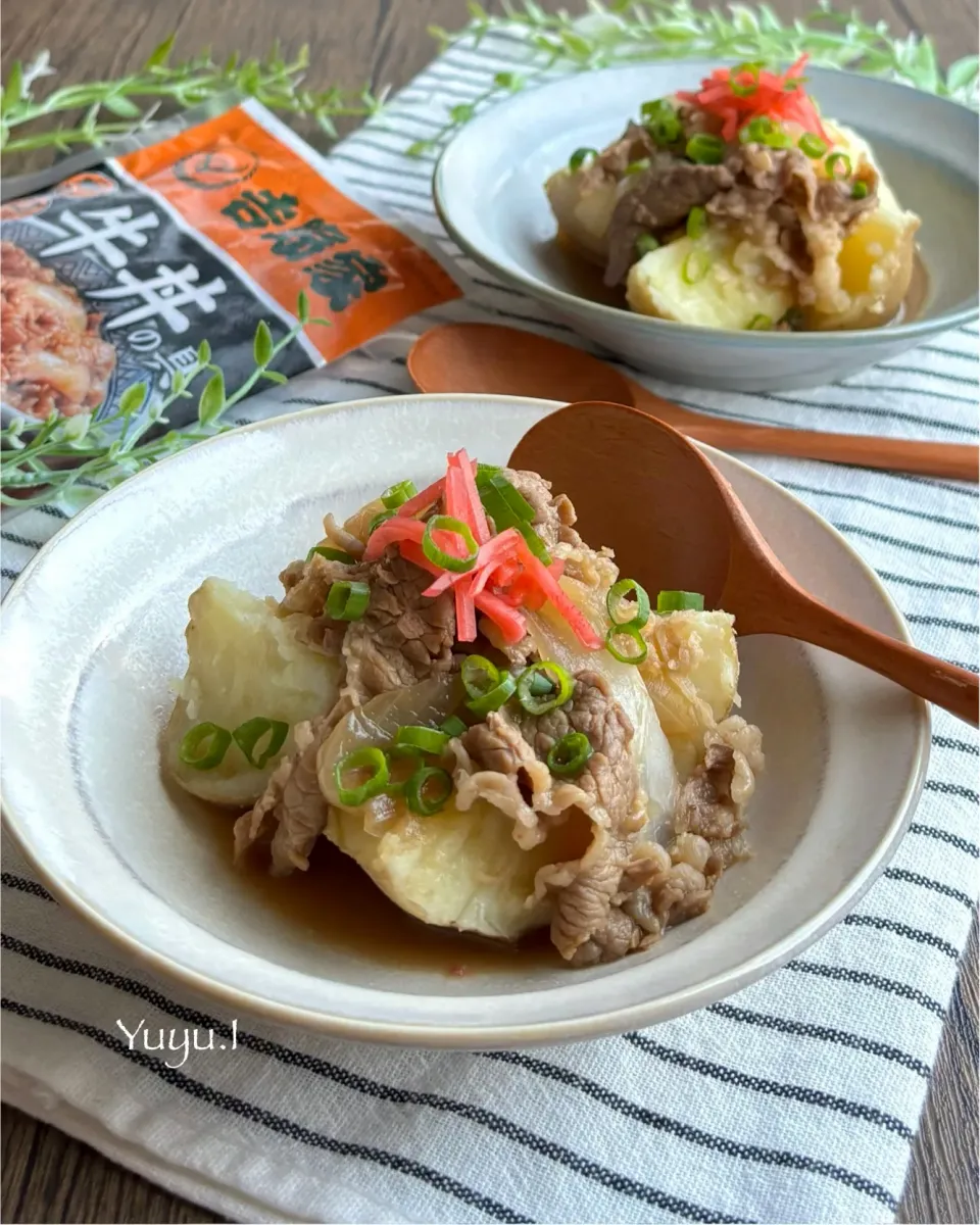 牛丼の具をのせるだけの煮ない肉じゃが|ゆーこどんさん