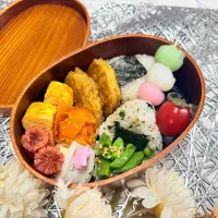 おにぎり弁当🍙🍱|たぴさん