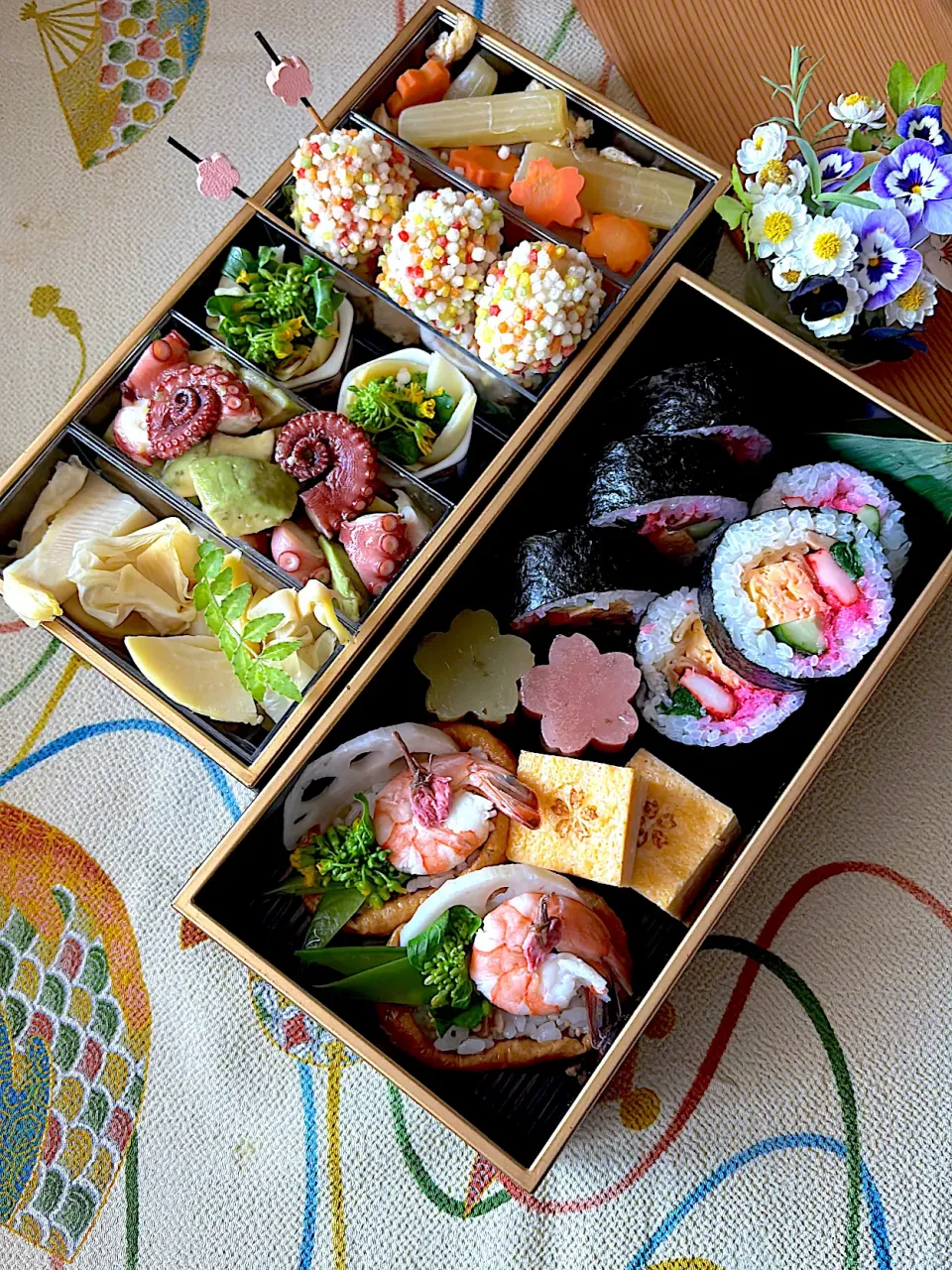ふたりのお弁当 ~春の助六🍱|とんちんさん