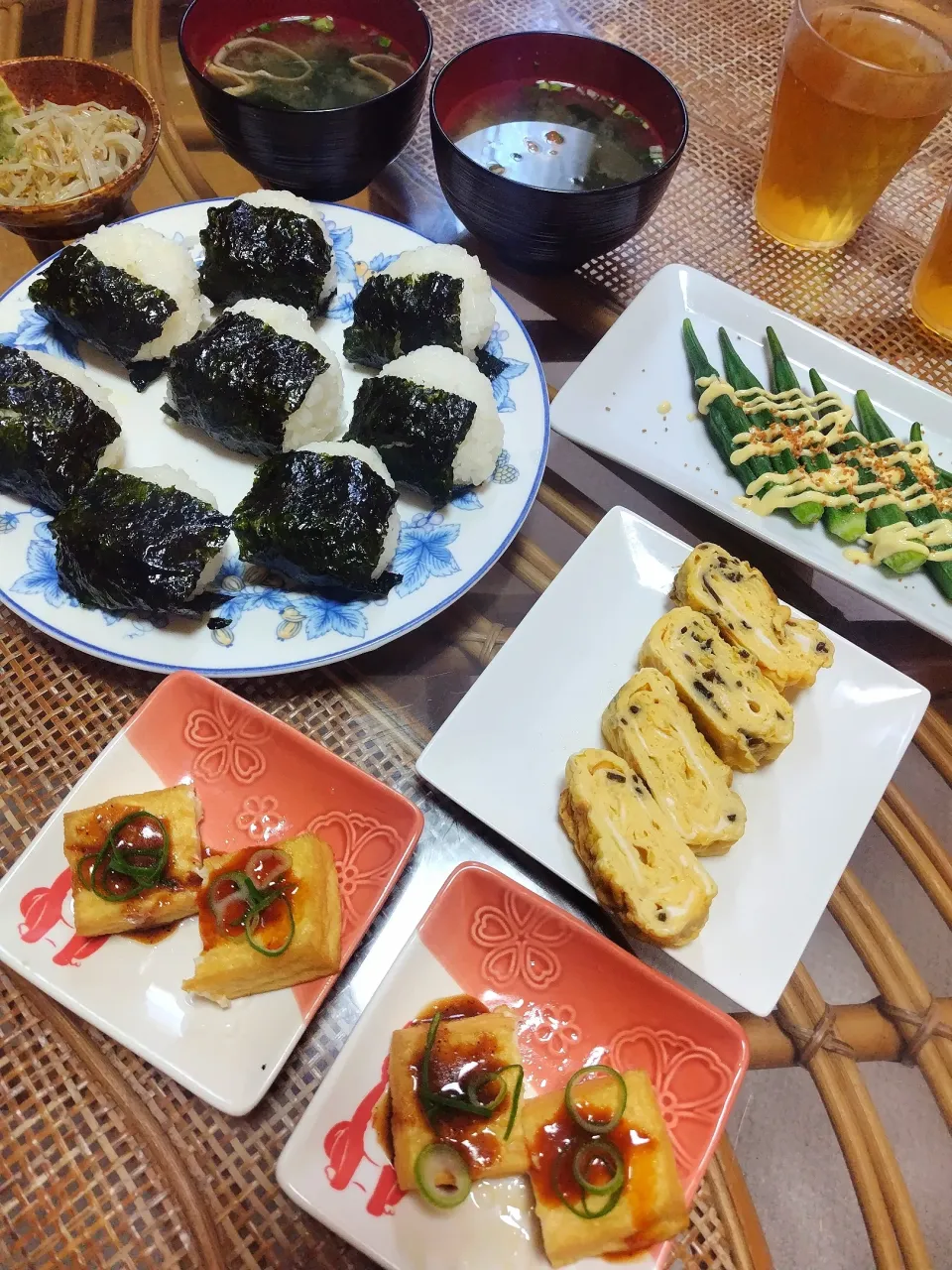 Yummyソース2種類味比べ厚揚げと粒みそとマヨがけオクラと塩昆布卵焼おにぎりlunchです✨|rikako♪。.:＊さん