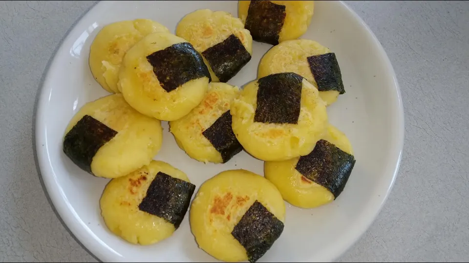いももち🥔🫓見た目おにぎり( Ꙭ)っ🍙モッチモチで美味しかったですよぉ😋|ゆまさん