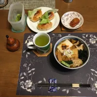 きつねうどん、レーズンロールパントーストサンドイッチ、さつま揚げ、野沢菜漬け、熱い日本茶(昼飯)|enarinさん