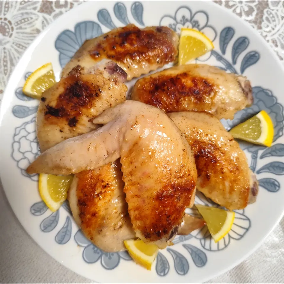 手羽先を塩胡椒で蒸し焼きしました!|m.rafuさん