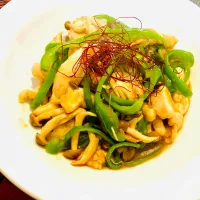 ✩.*˚鶏胸肉の青椒肉絲風| ゆきえもんさん
