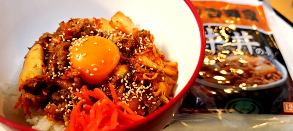 吉野家の冷凍牛丼の具でキムチ牛丼🩷|きゅうちゃんさん