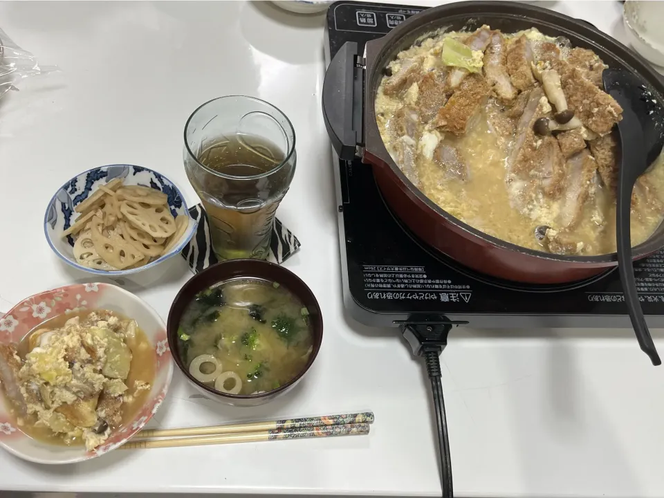 晩御飯☆れんこんのきんぴら☆カツとじ（キャベツ・しめじ）☆みそ汁（みそ汁の具・ブロッコリー）|Saharaさん