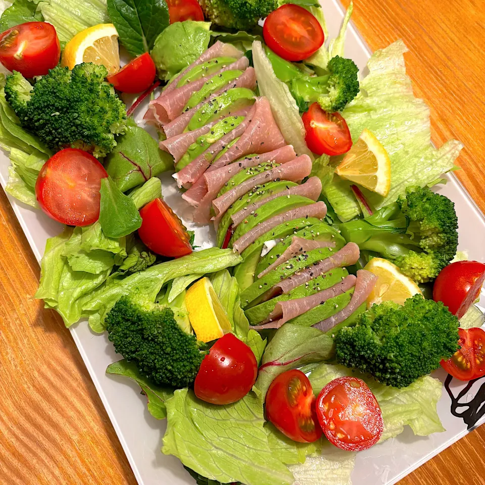 アボカド🥑と生ハムサラダ🥗|メグミさん