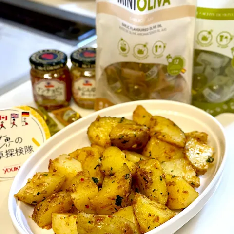 「ＭＣ　アンチョビーソース」を使ってみたSnapdishの料理・レシピ写真:『世界の食卓探検隊』アンチョビガーリックポテト🧄