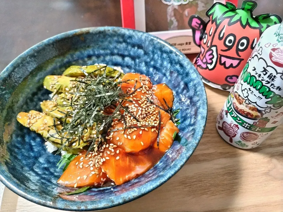 サーモンとアボガドの韓国風ユッケ丼|vege食堂さん