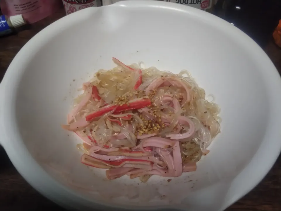 板倉 直人さんの料理 さっぱりの中のガーリックYummy春雨サラダ|にんにくと唐辛子が特に好き❤️(元シャリマー)さん