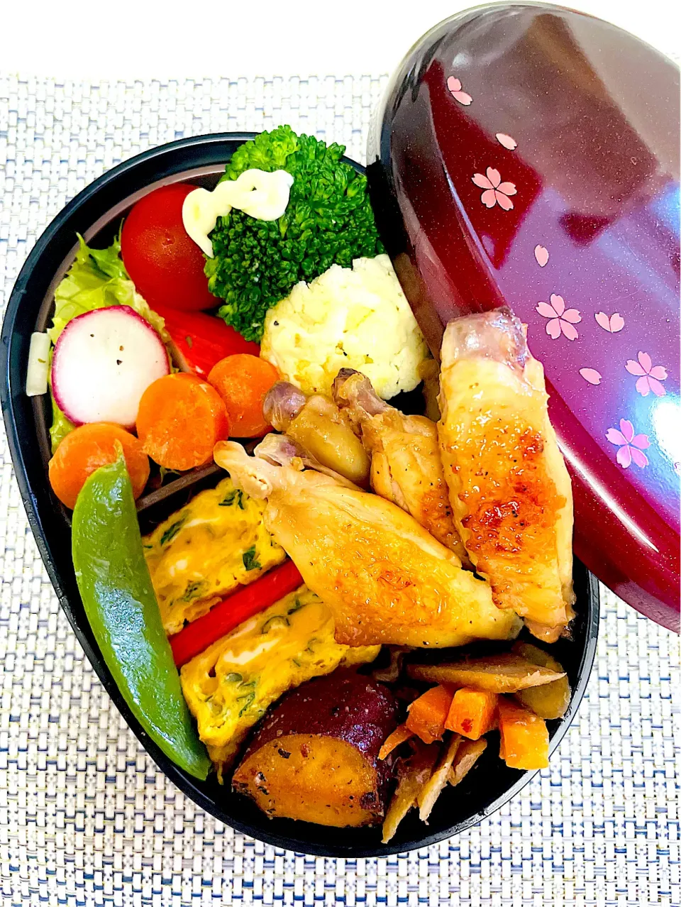 JK弁当🍱スペアリブモリモリ！|ティーダさん