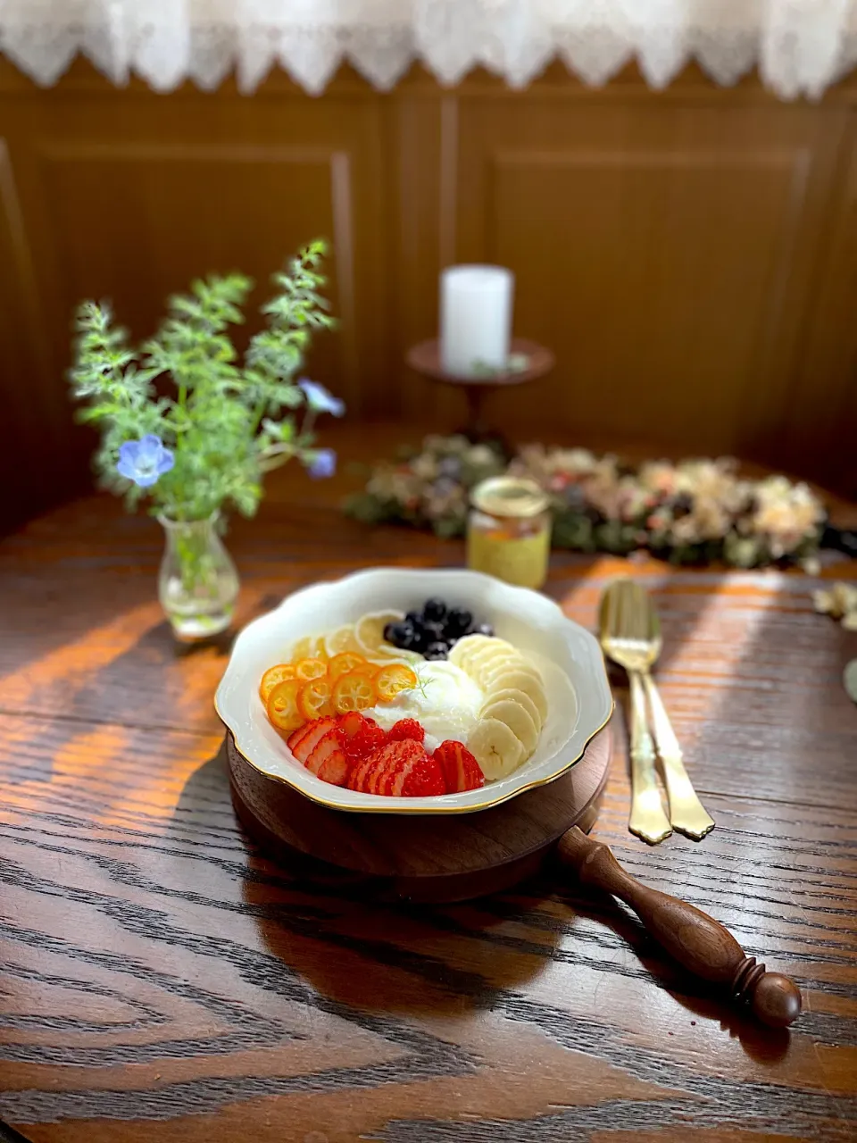 お庭の花を摘んでフルーツたっぷりヨーグルト|m’chinさん