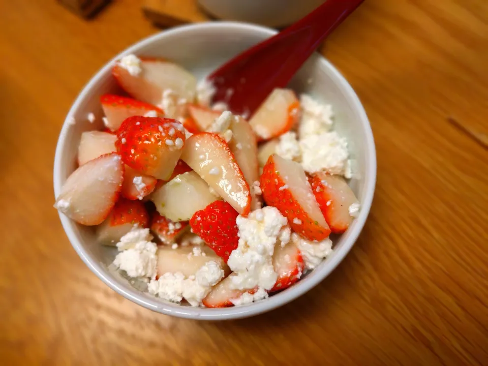 いちごとカッテージチーズのマリネ|ぽよさん