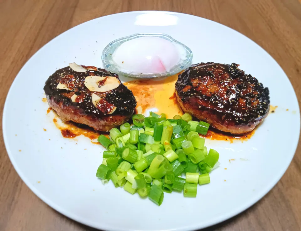 【Yummy！食べ比べ】ハンバーグの豚バラ巻き&半熟卵|Falco*さん