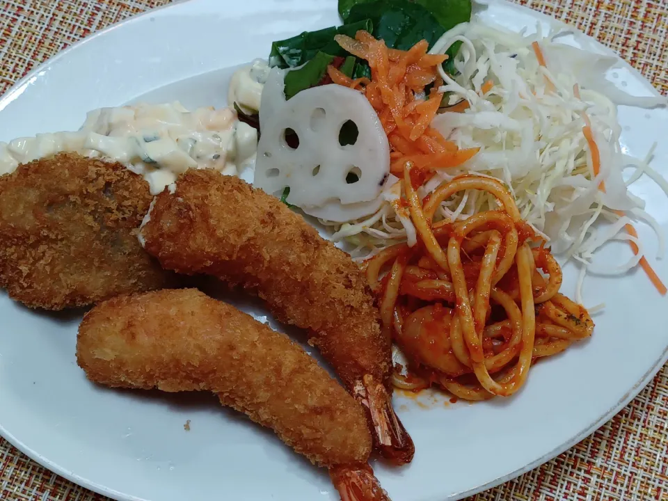 義父の夕飯ミックスフライ（生協冷食揚げるだけ）|ぱいんてーるさん