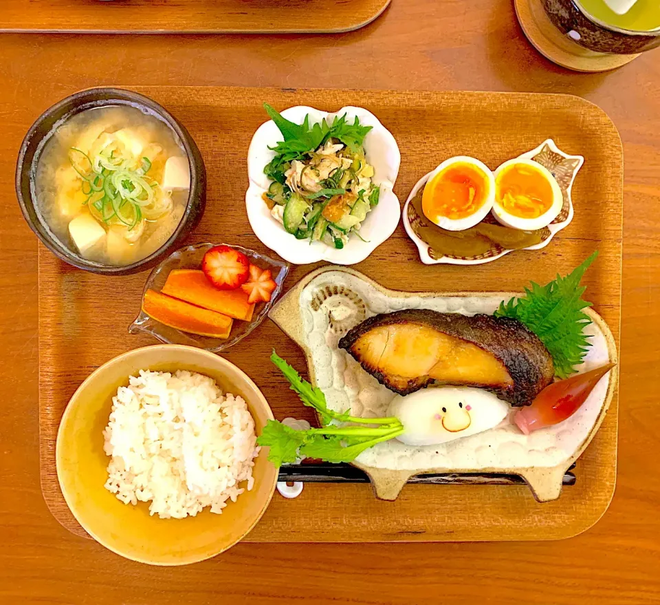 銀ダラの味噌漬けのおぼんごはん|すずさん