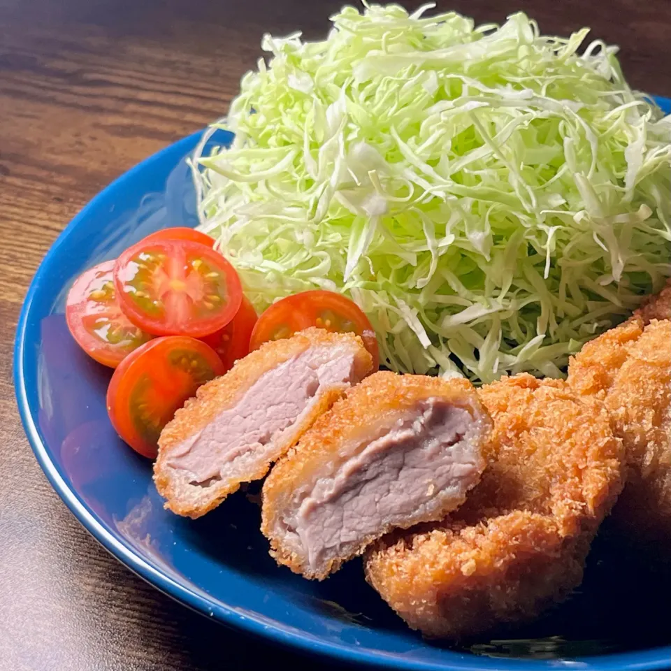 ふんわり春キャベツをいただく、さっくりヒレカツ|biskesさん
