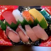 BN ハマチと盛合せ寿司（8貫）|ばーさんさん