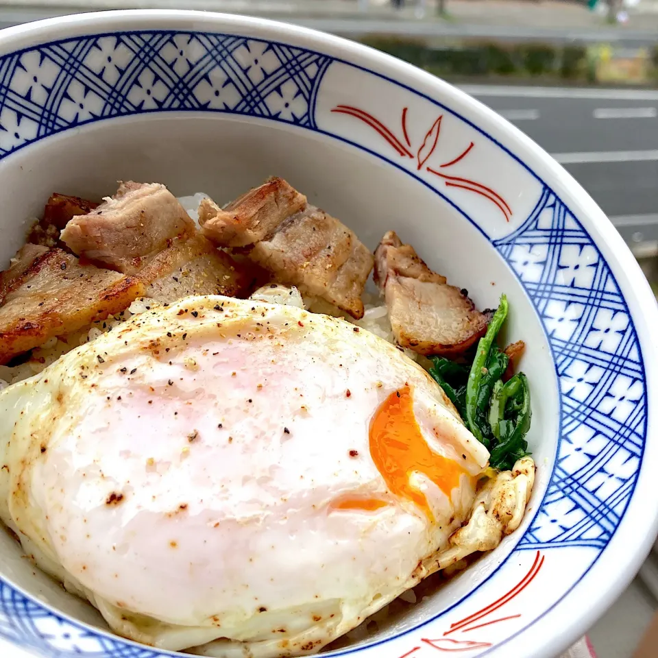 自家製ベーコンでベーコンエッグ丼|Kさん