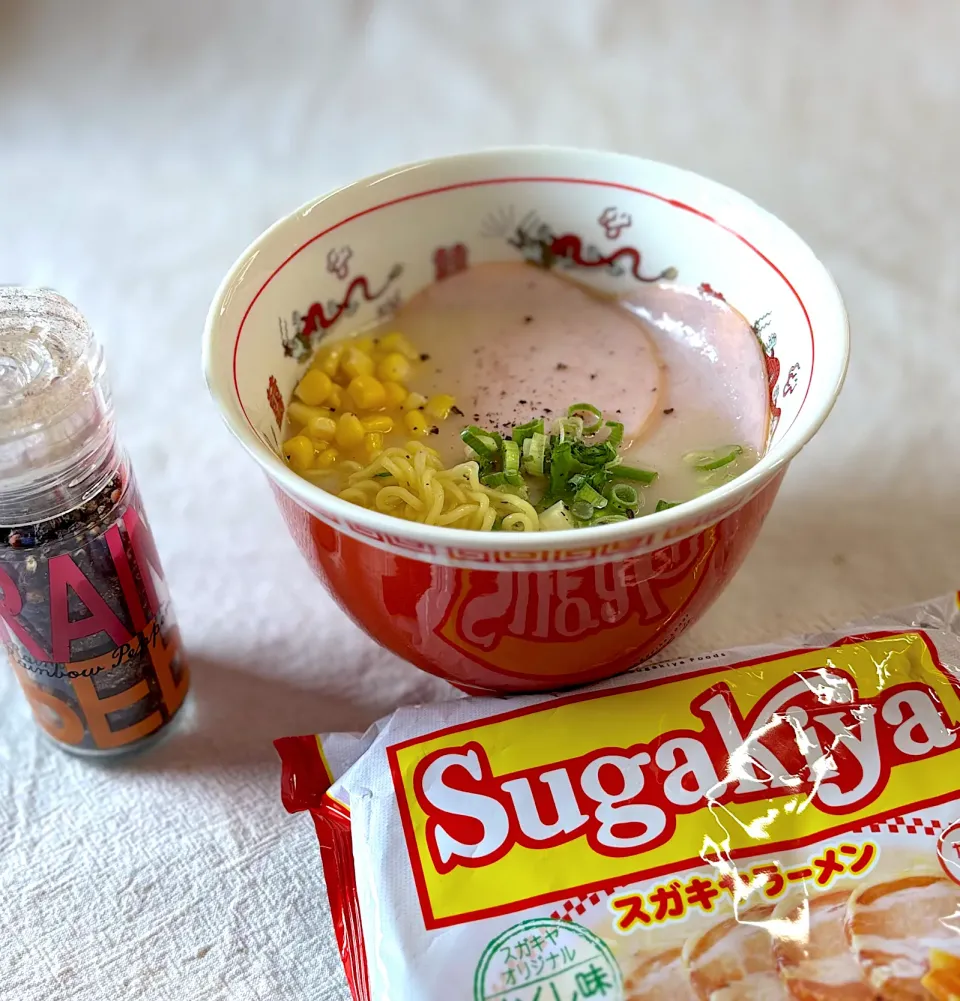 ラーメンに粗挽き胡椒|かっちゃん杉さん