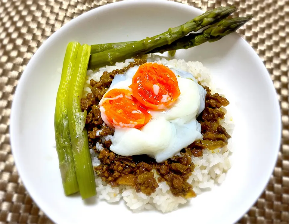 キーマカレー温玉乗せ🍛|ちゃっぴ〜さん