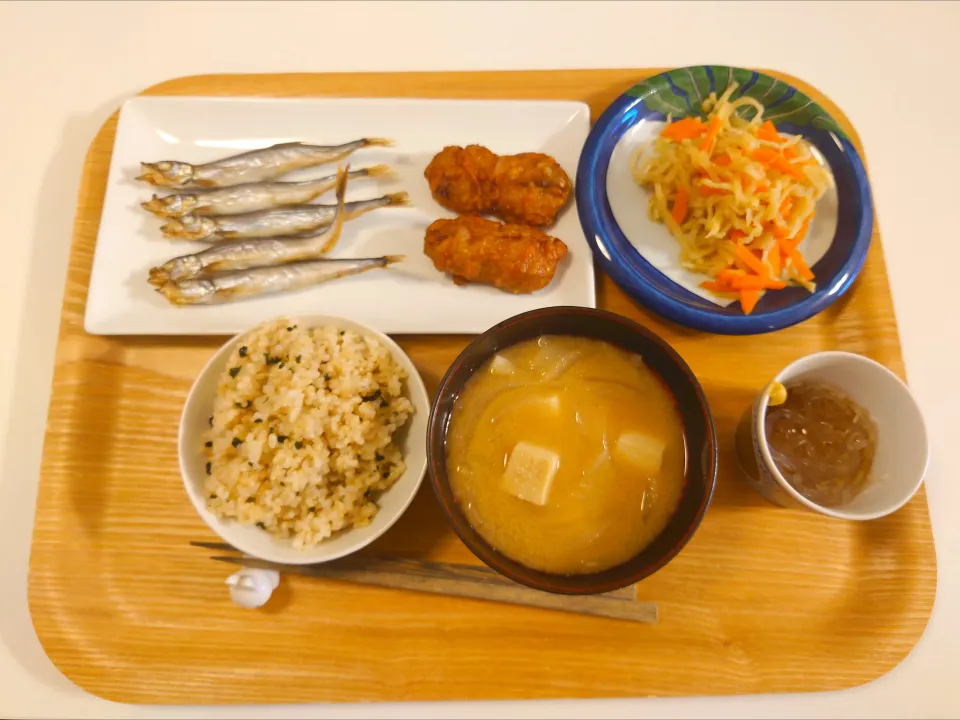 今日の夕食　ししゃも、さつま揚げ、切り干し大根煮物、玄米、高野豆腐の味噌汁|pinknari🐰🌈さん