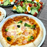 今夜の夕食　ピザ＆サラダ|ヒロミ🏝🏝🏝🌺🏄🌊🐬🏄‍♀️🏄‍♂️🍹🐠👙🌺さん