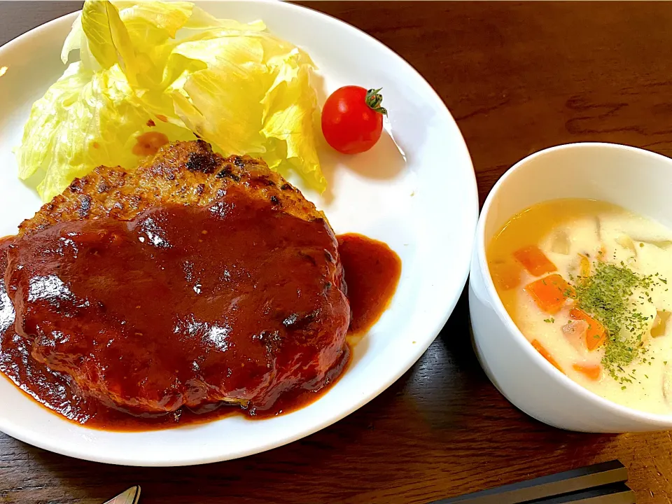 巨大ハンバーグ&あさりのクラムチャウダー|単身赴任のっちさん