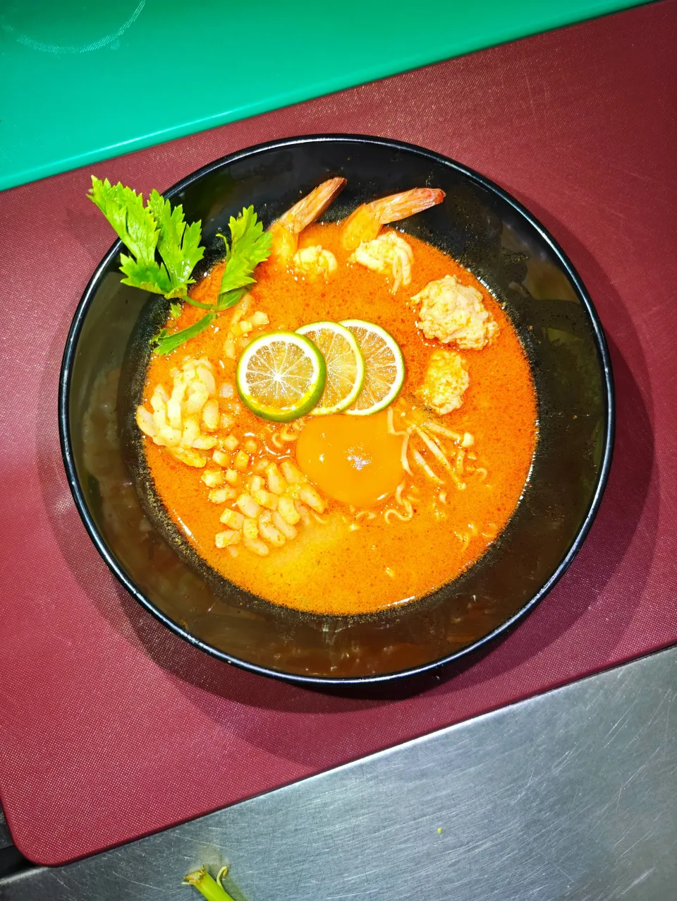 tomyum noodle soup|Simon Teeさん
