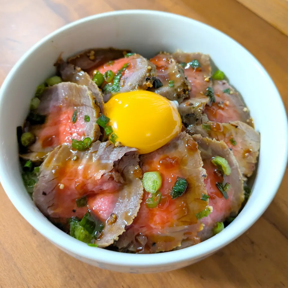 ローストビーフ丼|じょうさん