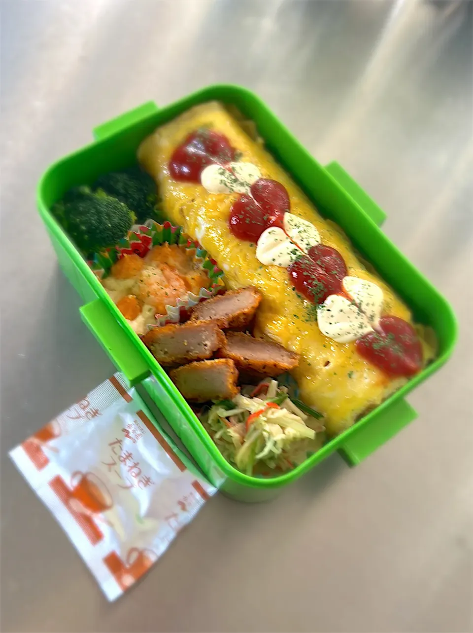 R7.4/19  𝑆𝑢𝑛.   ·͜·♡オムライス弁当👨🏻‍🍳|hamakoさん