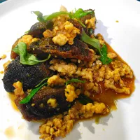 century egg stir fry with basil|Simon Teeさん