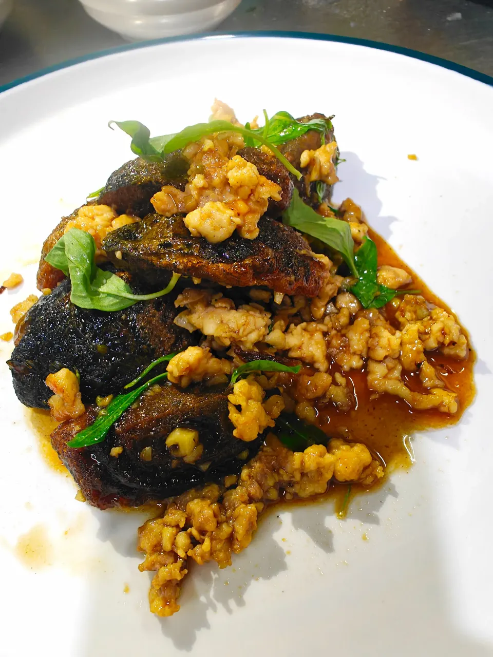 century egg stir fry with basil|Simon Teeさん