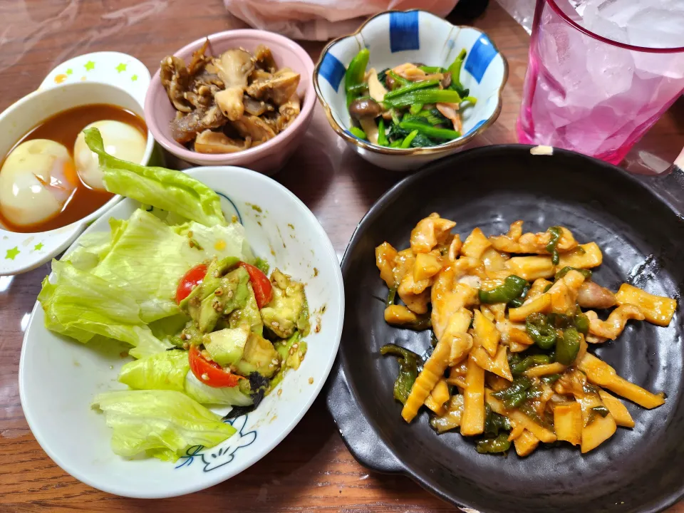 青椒肉絲、アボカドサラダ、蒟蒻と舞茸炒め|みーさん