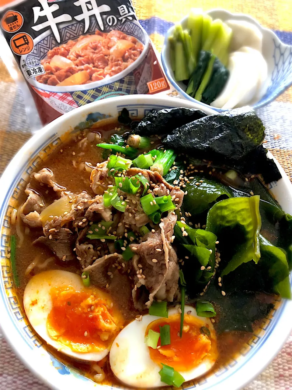 【吉野家】さんの冷凍牛丼の具で味噌ラーメン🍜|Tina Tomoko😋さん