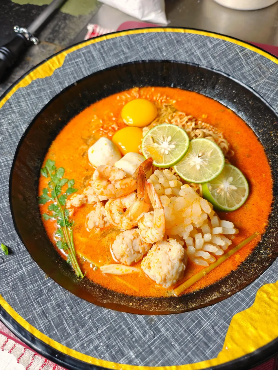 tomyum noodle soup|Simon Teeさん