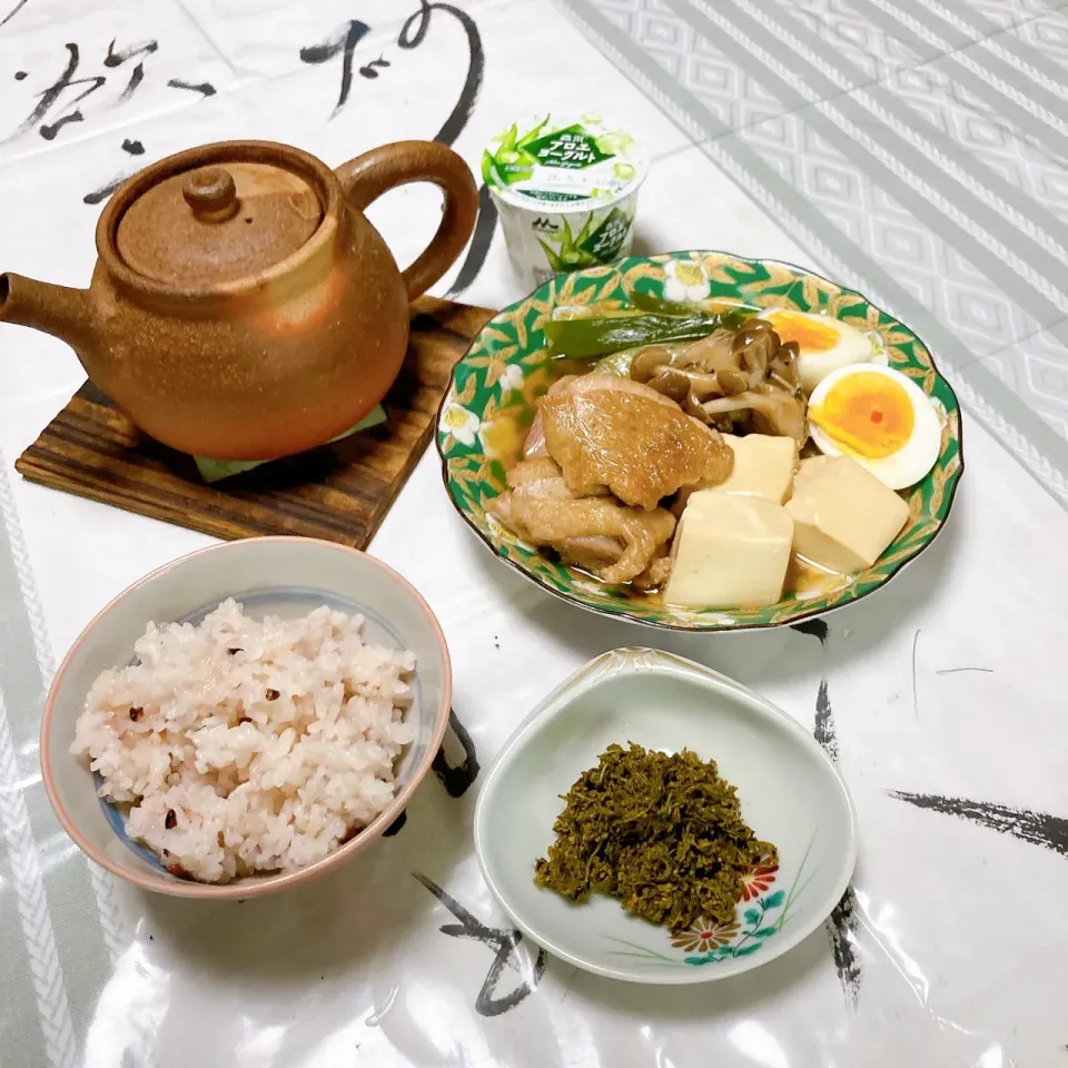 grandmaの晩ごはん☆ 私も花山椒の佃煮を炊きましたよ。今夜は鶏肉、豆腐、ネギ、しめじ､玉子の煮物で頂きます|kaoriさん