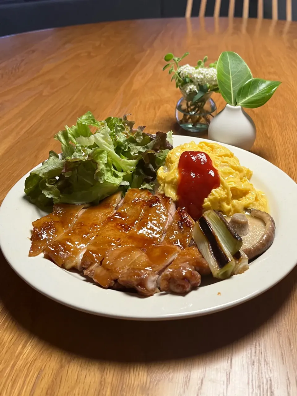 4/20の夕食　照焼チキンとエバーエッグでミニオムライス|yoneさん