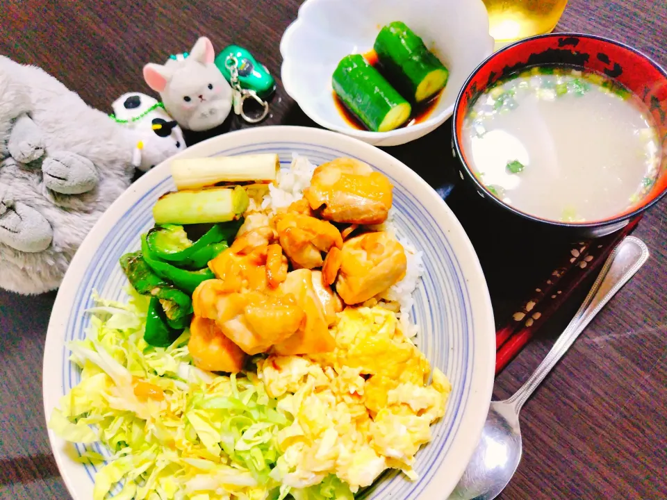 焼鳥丼、白湯春雨スープ、ジャバラきゅうりのラーポン漬け|サトリさん