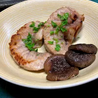 朝上げ釣り物【メバチマグロのハラモのレアソテー】(腹身のトロ部分)焼き椎茸添え| 🐈⸒⸒⸒⸒つるのダンス🐈🐾さん