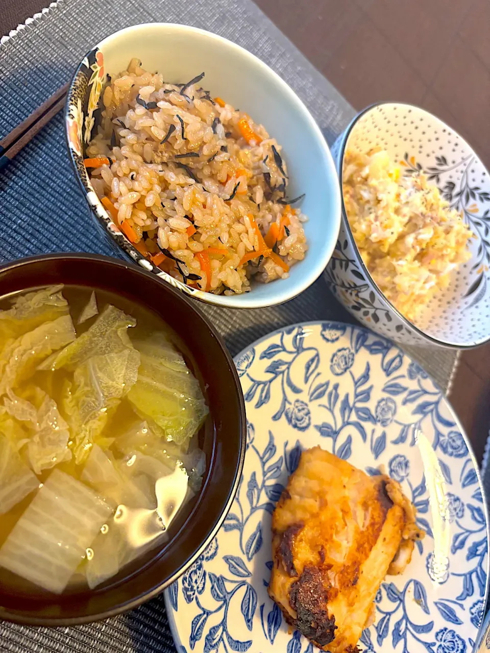 ひじきご飯・鱈の西京焼き・にんにくポテサラ|きなこさん