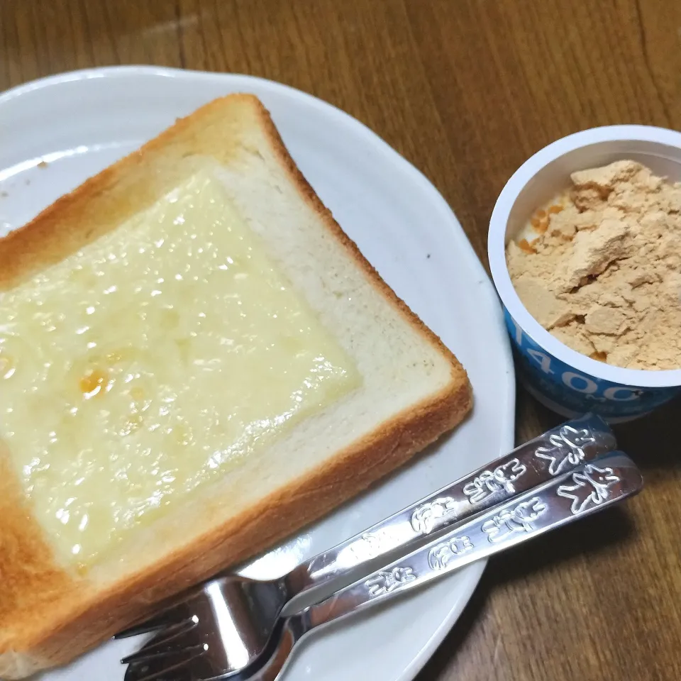 レモンチーズトーストときな粉ヨーグルト|えぃみぃさん