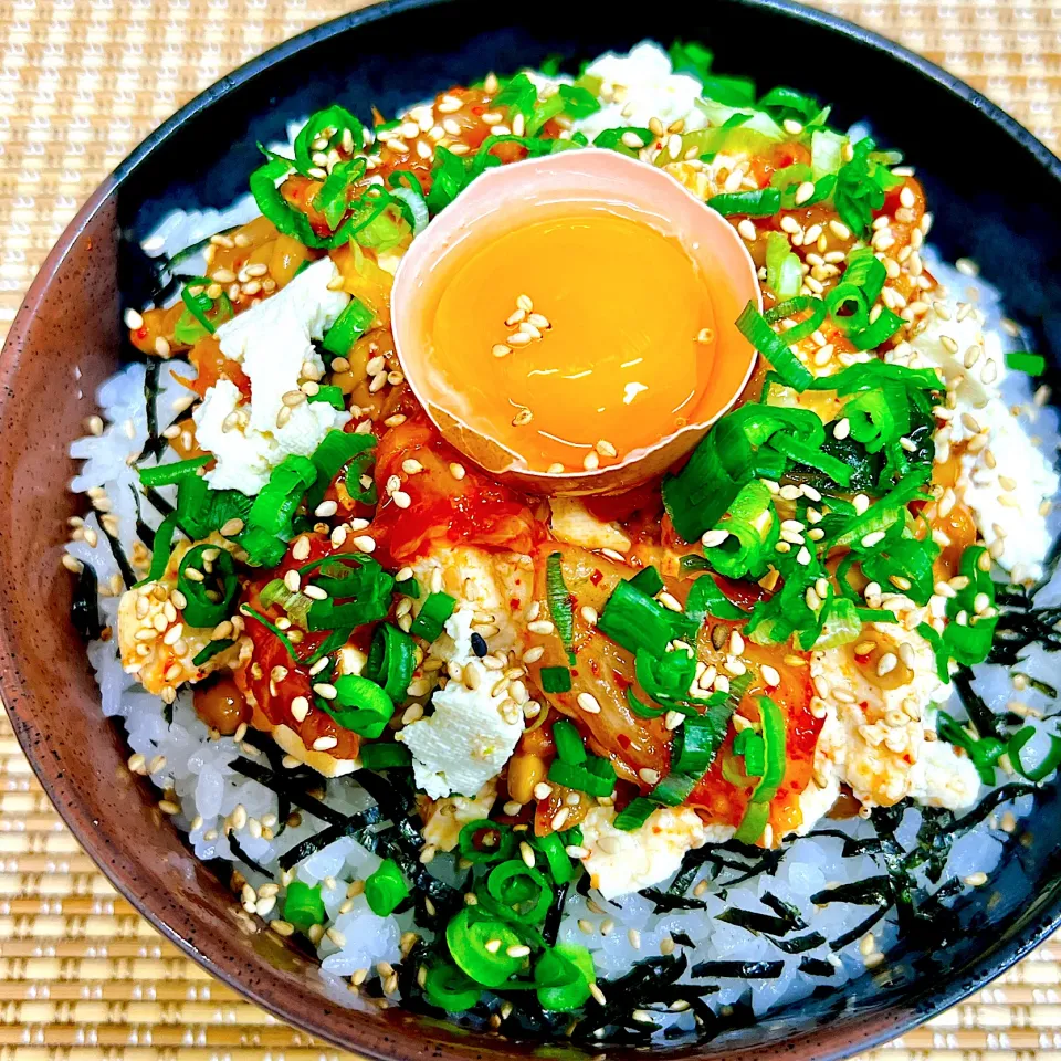 韓国風★崩し豆腐と納豆のねばトロ丼|まめもにおさん